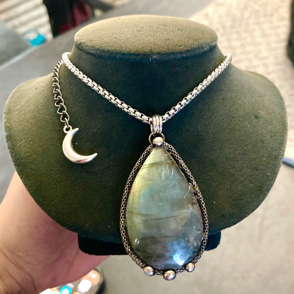 Natural dark blue green iridescent flash labradorite gemstone boho moon necklace - Picture 4 of 14